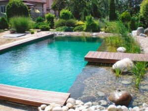 Disfruta de una piscina más ecológica con los productos y el mantenimiento más sostenibles del mercado.